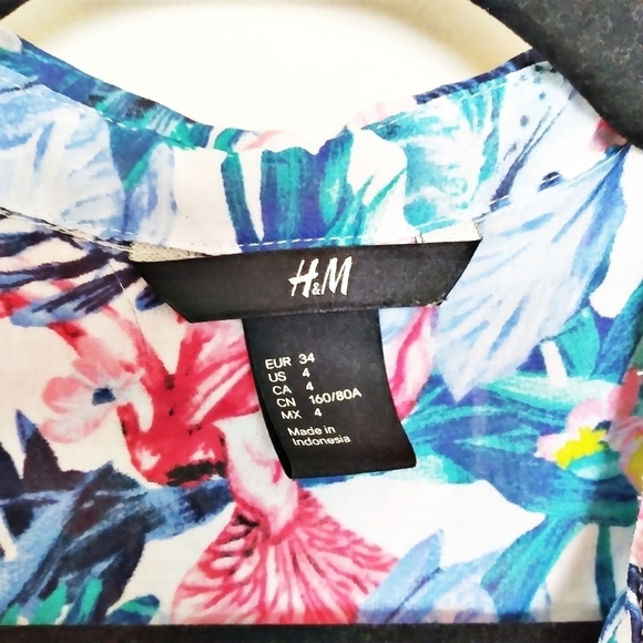 H & M Blue and Pink Tropical Floral Print Sleeveless Blouse Size 4 - Picture 6 of 9